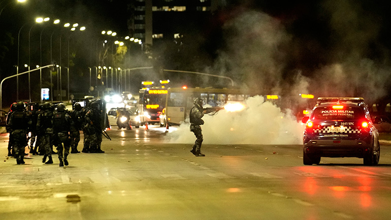 Βραζιλία: Οπαδοί του απερχόμενου προέδρου Μπολσονάρου συγκρούστηκαν με την Αστυνομία
